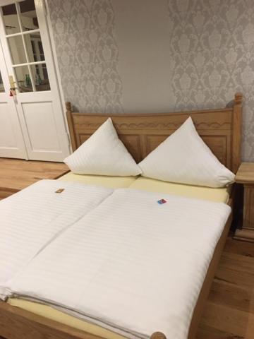 פלוטו Hotel-Pension Markt-Scheune Anno 1652 מראה חיצוני תמונה